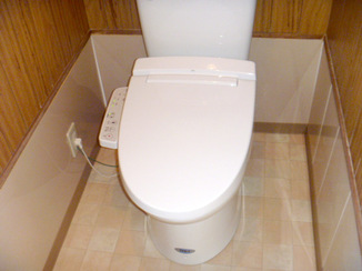 トイレリフォーム 既存の壁は残し掃除もしやすい洋式トイレに