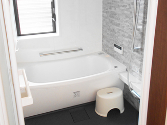 バスルームリフォーム 寒さ対策バッチリ！広さを最大限に活かしたデザイン性に優れた浴室