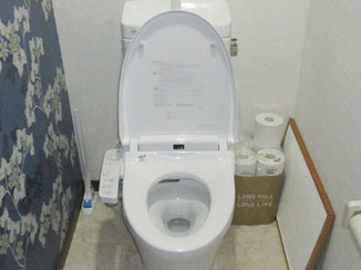 トイレリフォーム フチレス形状のお掃除しやすいトイレ