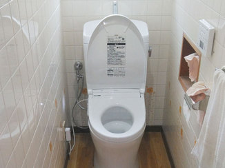 トイレリフォーム 機能性抜群の便座がついた、安心して使えるトイレ