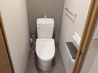 トイレリフォーム フチレス形状で清掃性UP！雰囲気もおしゃれなレストルーム